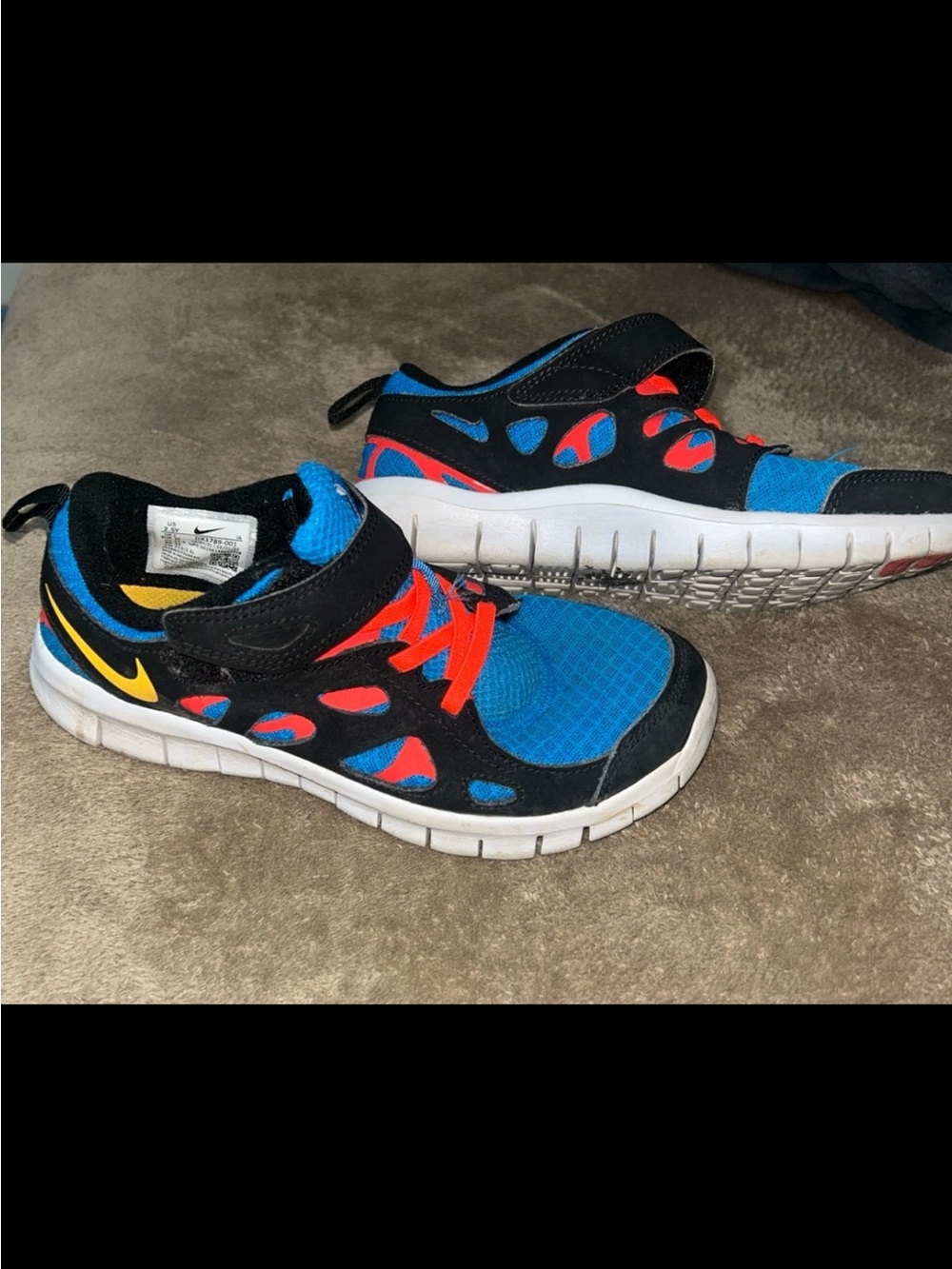 Boy’s Nike shoes 2.5